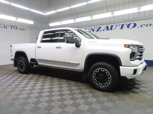 Used 2024 Chevrolet Silverado 3500 High Country w/ High Country Premium Package AWD/4WD image 3