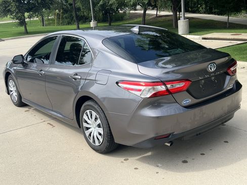 Used 2020 Toyota Camry LE FWD image 8