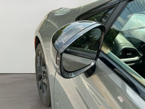 Used 2025 Chrysler Pacifica Limited FWD image 11