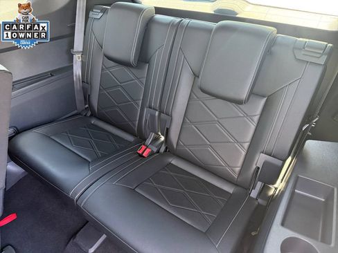 Used 2025 Volkswagen Atlas SE AWD/4WD image 14