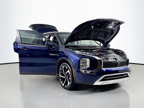 Used 2023 Mitsubishi Outlander SE image 23