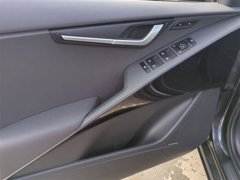New 2025 Kia Niro SX Touring image 21