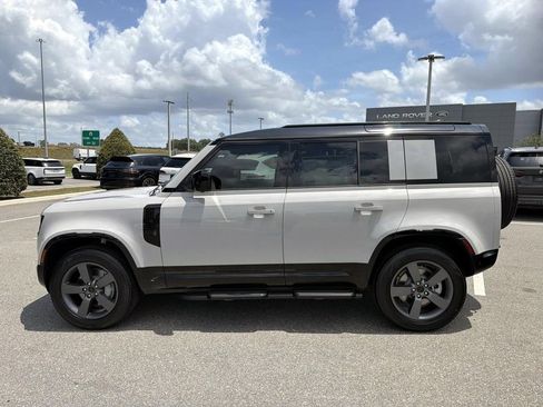 New 2026 Land Rover Defender 110 X-Dynamic SE AWD/4WD image 2