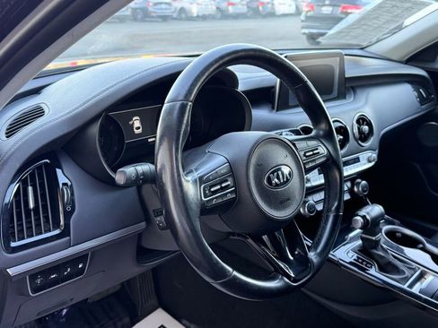 Used 2018 Kia Stinger Premium image 13