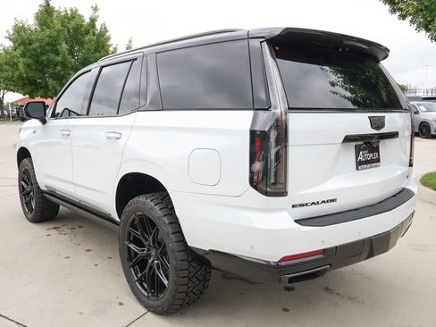 Used 2026 Cadillac Escalade Platinum Luxury w/ LPO, Floor Liner Package AWD/4WD image 4