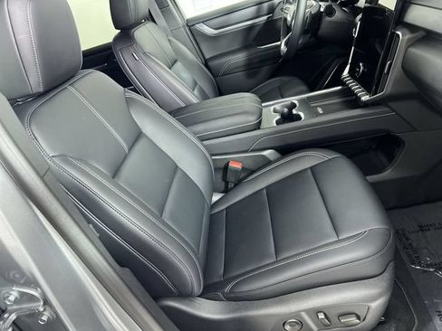 Used 2026 GMC Acadia Elevation w/ Elevation Premium Package FWD image 28