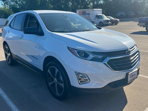Used 2021 Chevrolet Equinox LS w/ LPO, Blackout Package AWD/4WD image 2