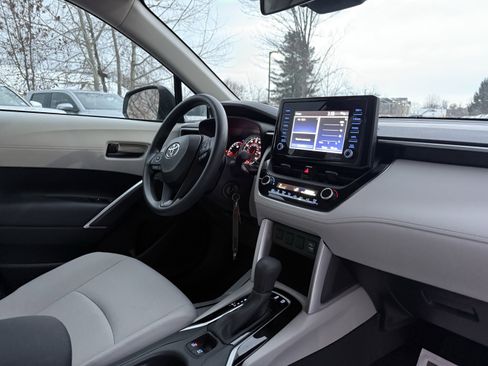 Used 2022 Toyota Corolla Cross L image 33