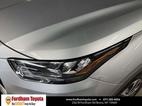 Used 2020 Toyota Highlander XLE image 6