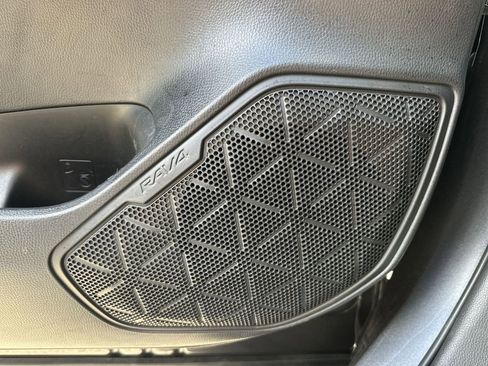 Used 2022 Toyota RAV4 XLE Premium image 32