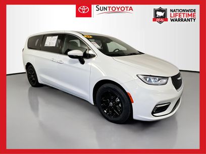 Used 2023 Chrysler Pacifica Touring