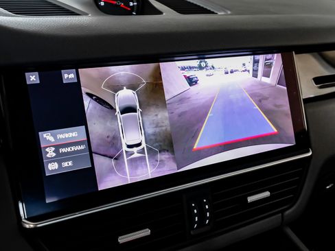 Used 2021 Porsche Cayenne w/ Premium Package image 21