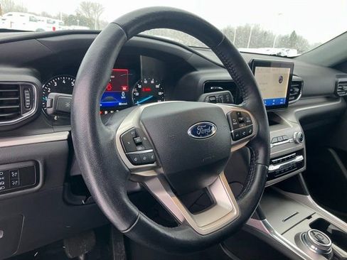 Used 2023 Ford Explorer XLT w/ Equipment Group 202A image 4