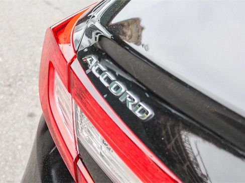 Used 2018 Honda Accord EX image 9