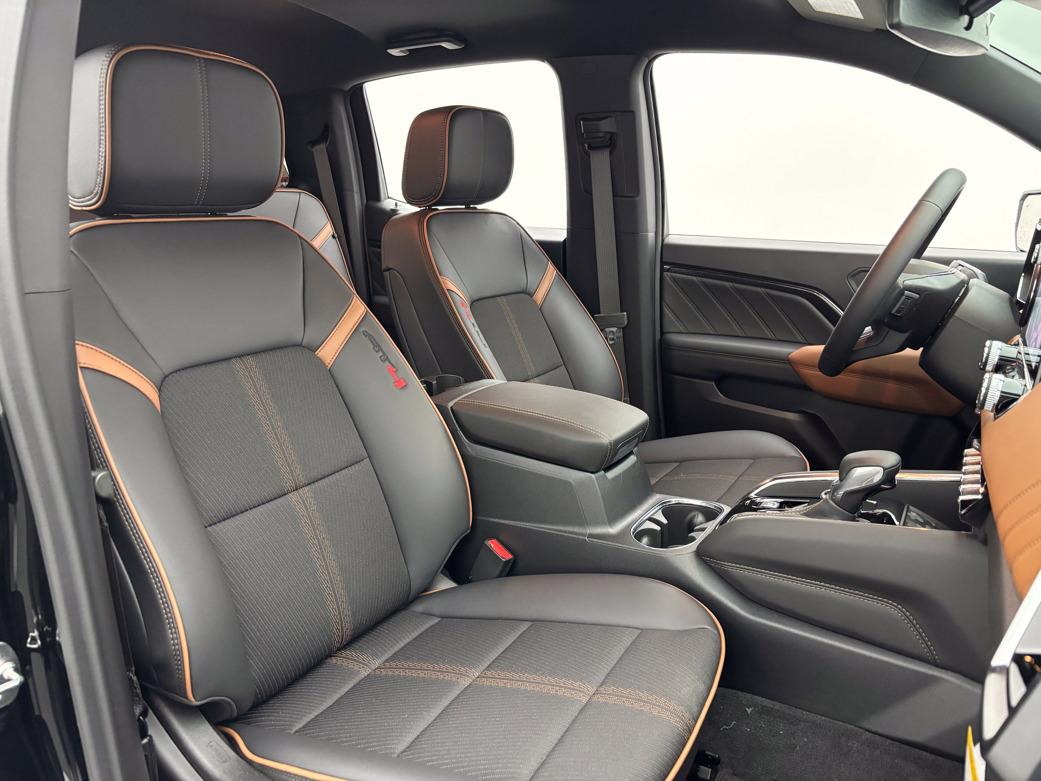 New 2026 GMC Canyon AT4 w/ Nightfall Essentials Package AWD/4WD image 33