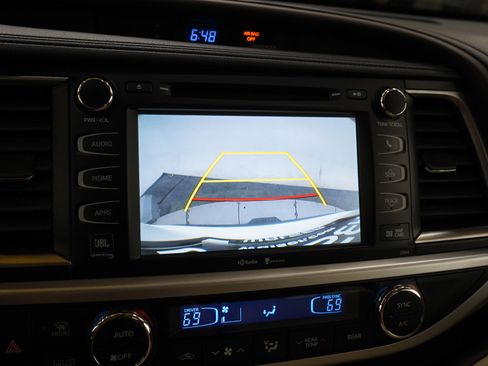 Used 2015 Toyota Highlander Limited image 24