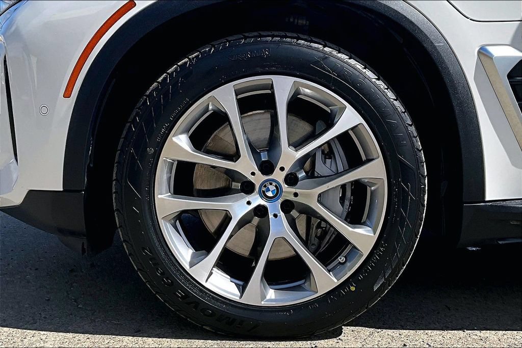 Used 2025 BMW X5 xDrive50e AWD/4WD image 12