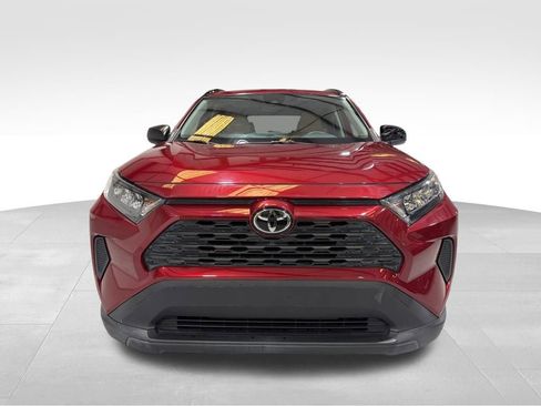 Used 2019 Toyota RAV4 LE image 2