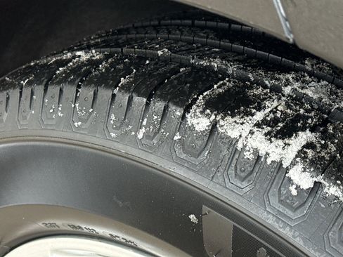 Used 2018 Chrysler Pacifica Touring-L image 9