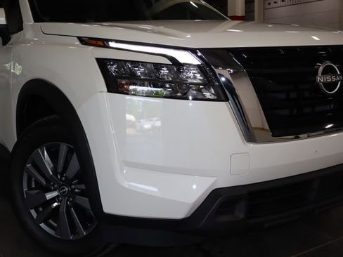 Used 2024 Nissan Pathfinder SV image 45