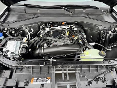 New 2025 Ford Explorer Active w/ Active Comfort Package image 9