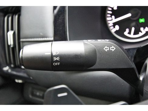 Used 2025 Nissan Pathfinder SV image 15