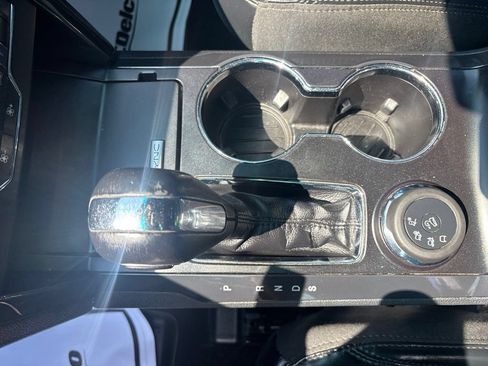 Used 2019 Ford Explorer XLT w/ Equipment Group 202A AWD/4WD image 28