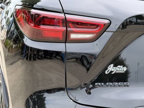 Used 2023 Chevrolet Blazer RS w/ Driver Confidence II Package FWD image 7