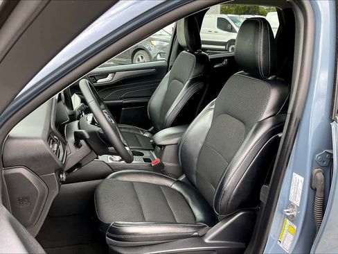 Used 2025 Ford Escape SE FWD image 11
