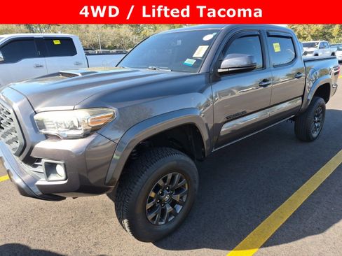 Used 2017 Toyota Tacoma TRD Sport w/ Tow Package (A/T) image 1