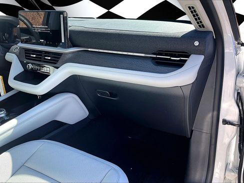 New 2026 Ford Explorer Platinum w/ LUX Leather Package image 27