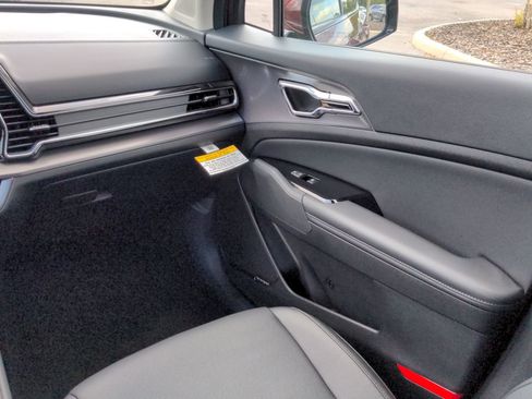 Certified 2023 Kia Sportage SX image 16