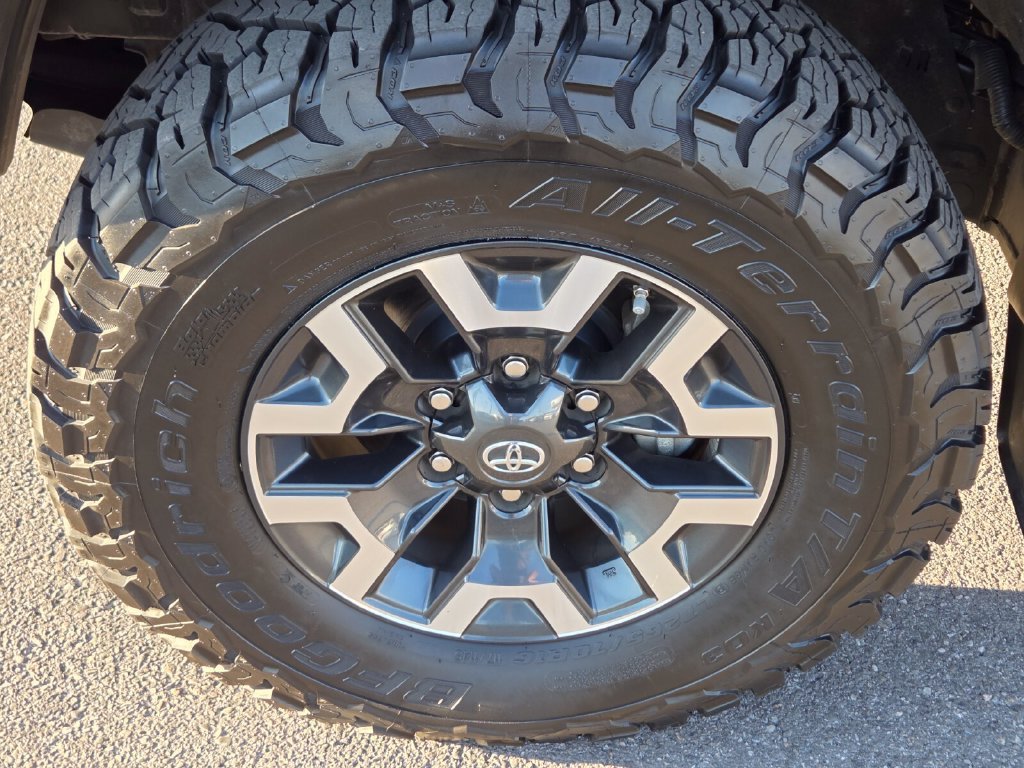 Used 2020 Toyota Tacoma TRD Off-Road AWD/4WD image 12