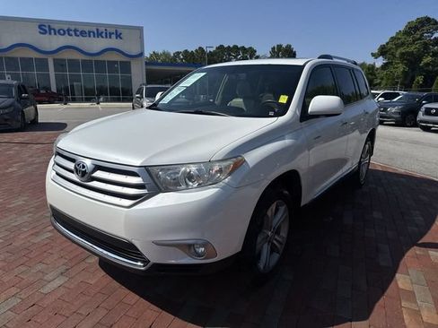 Used 2012 Toyota Highlander Limited w/ Tow Pkg FWD image 32