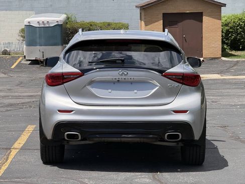 Used 2018 INFINITI QX30 FWD image 6