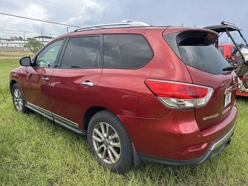 Used 2014 Nissan Pathfinder SL w/ SL Premium Package FWD image 16