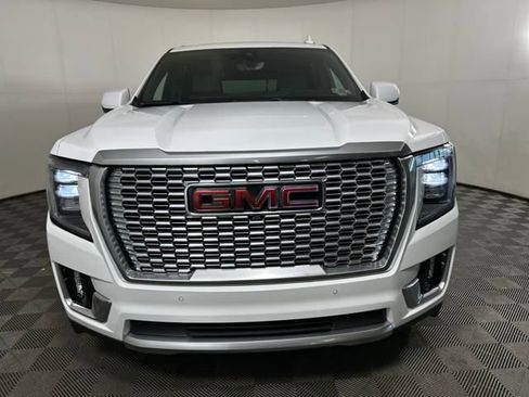 Used 2021 GMC Yukon Denali w/ Denali Premium Package image 8