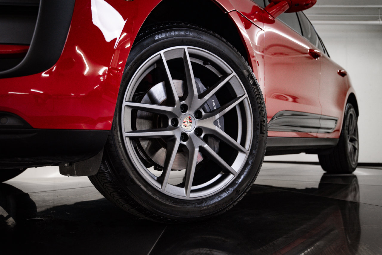 Certified 2026 Porsche Macan AWD/4WD image 12