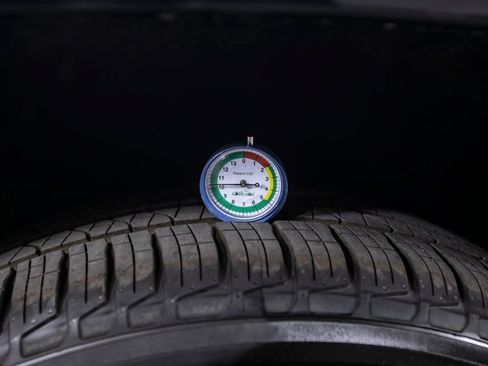 Used 2026 Land Rover Defender 110 X-Dynamic SE AWD/4WD image 42