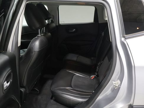 Used 2018 Jeep Compass Latitude AWD/4WD image 19