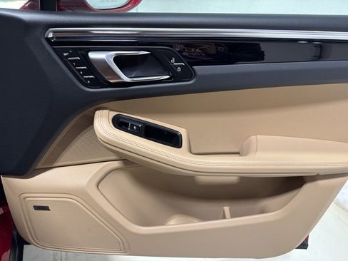 Used 2025 Porsche Macan Turbo image 36