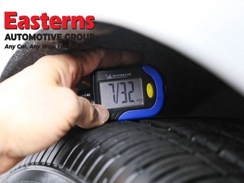 Used 2022 Chrysler Voyager LX image 26