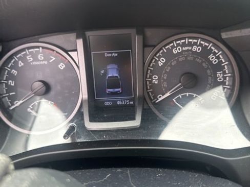 Used 2019 Toyota Tacoma TRD Off-Road w/ Technology Package image 4