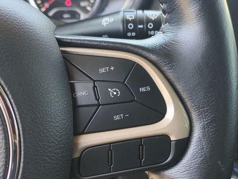Used 2017 Jeep Renegade Limited FWD image 13