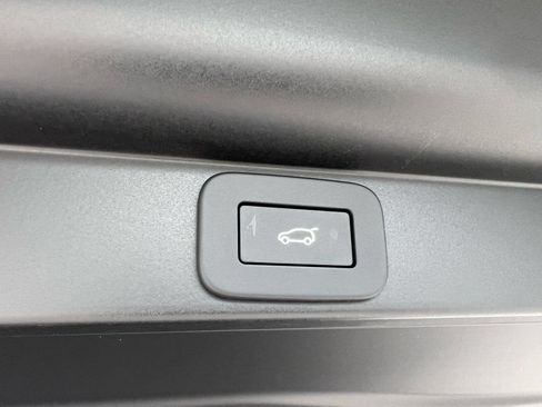 New 2026 Land Rover Range Rover Long Wheelbase SE AWD/4WD image 28