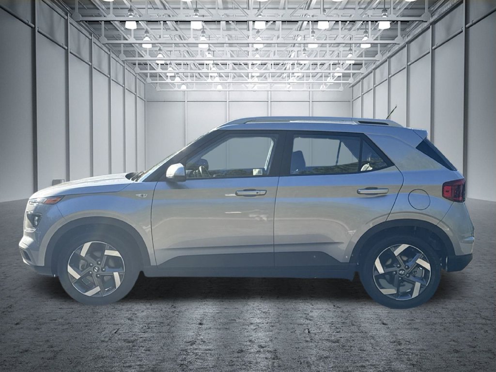 Used 2025 Hyundai Venue SEL FWD image 4