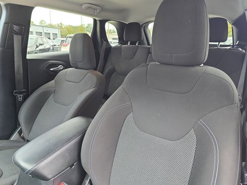 Used 2020 Jeep Cherokee Latitude image 23