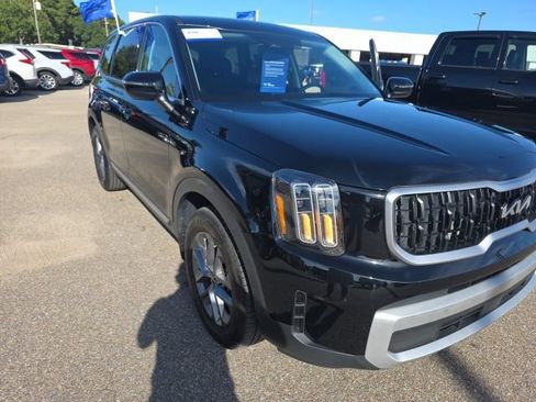 Used 2024 Kia Telluride LX FWD image 2