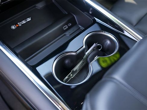 Used 2025 Chevrolet Tahoe Z71 w/ Comfort Package image 20