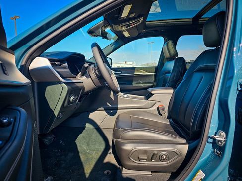 New 2026 Jeep Grand Cherokee Limited w/ Limited Altitude Package AWD/4WD image 13